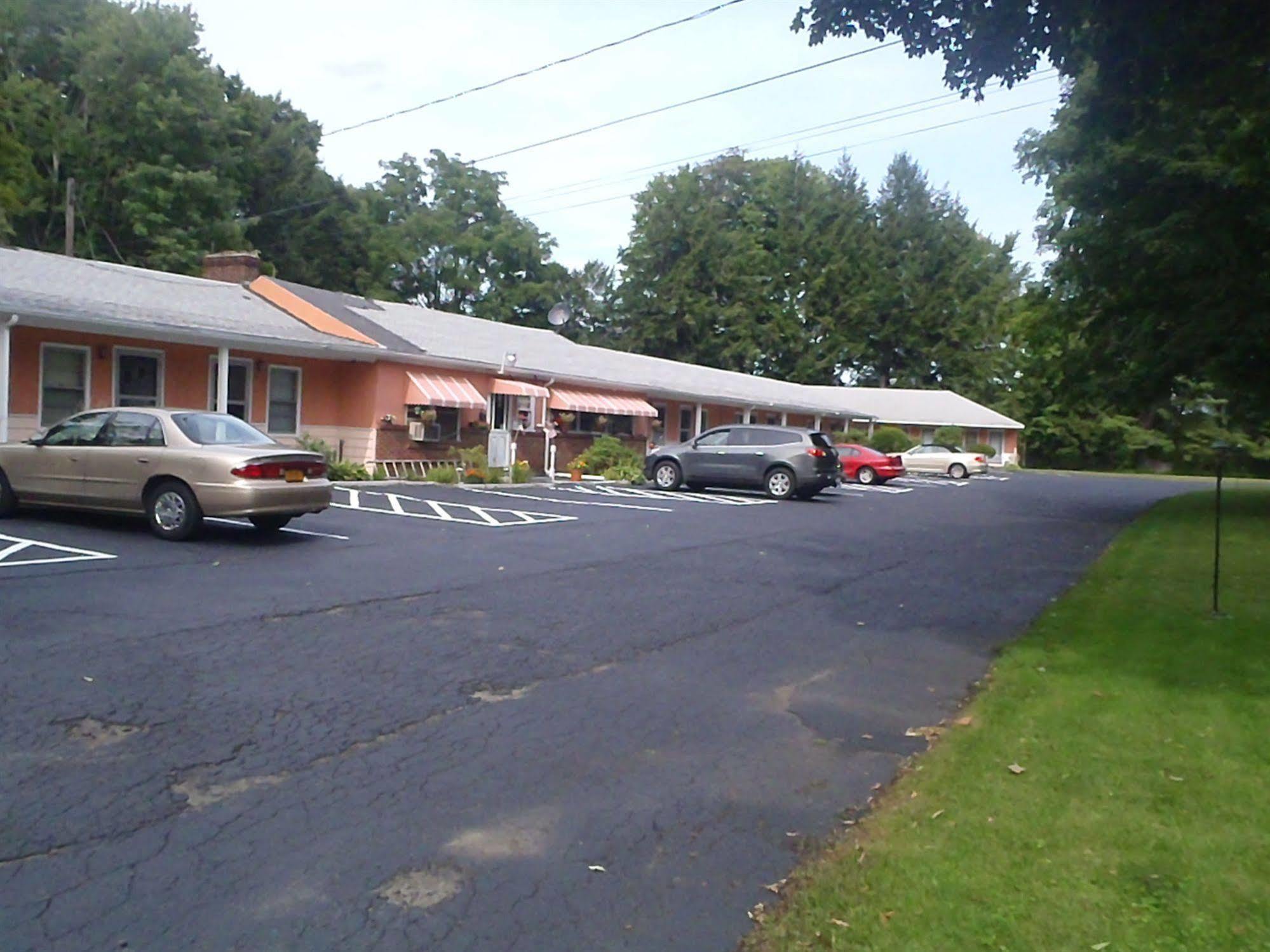 Heart Of The Berkshires Motel Pittsfield Eksteriør bilde